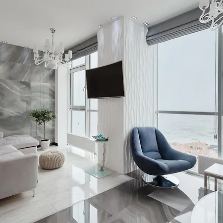 Sea And Sky Apartment *